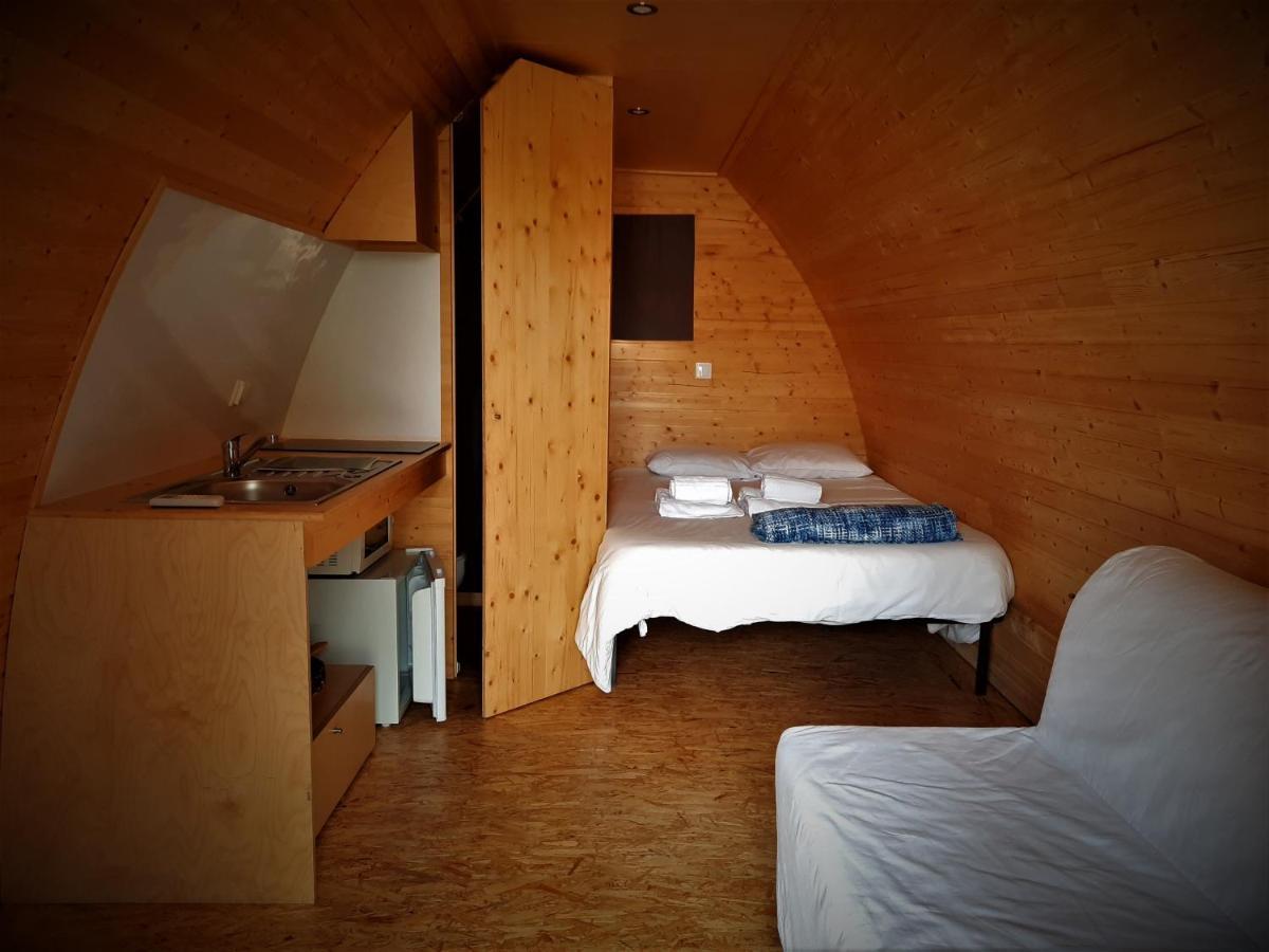 Glamping Hills Hotel Santa Comba de Rossas ภายนอก รูปภาพ