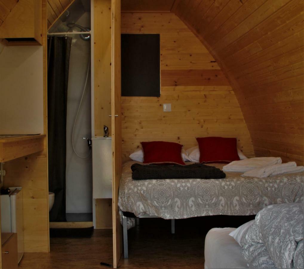 Glamping Hills Hotel Santa Comba de Rossas ภายนอก รูปภาพ